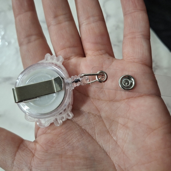 Hello Kitty Rhinestone Name Tag Holder - Picture 4 of 5